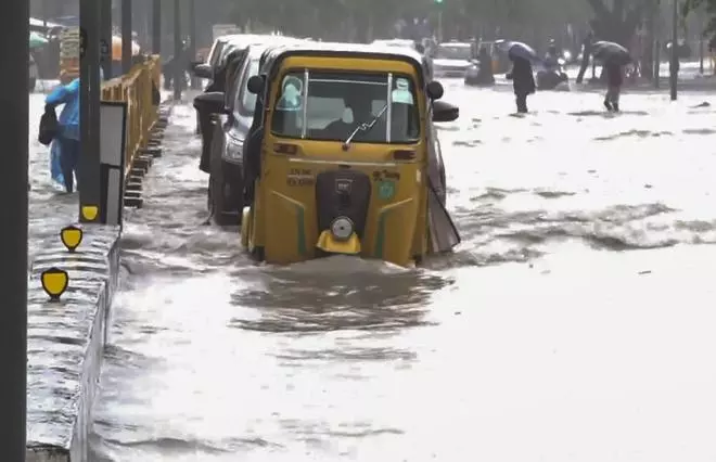 Cyclone Fengal Brings Heavy Rain Kmph Winds Chennai Faces Flight