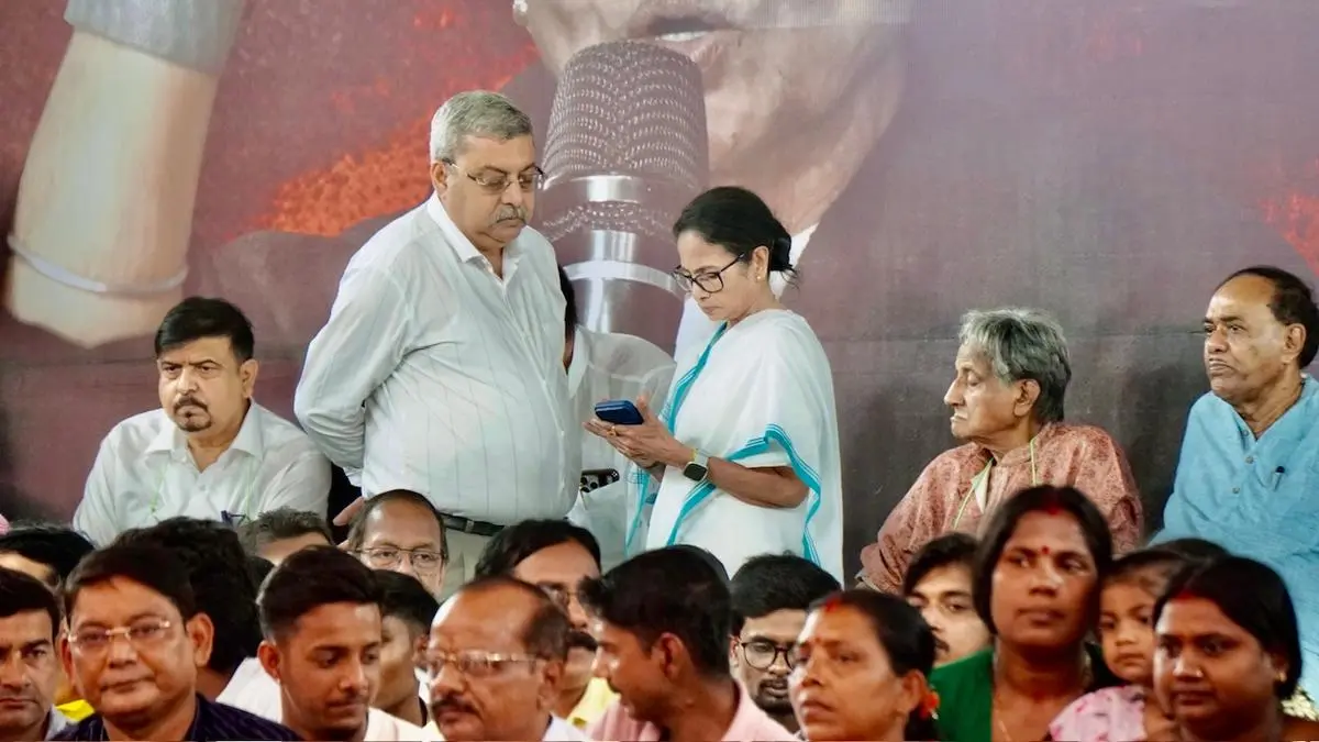 Will expose BJP-EC "conspiracy" to disenfranchise Bengali voters, says Mamata Banerjee