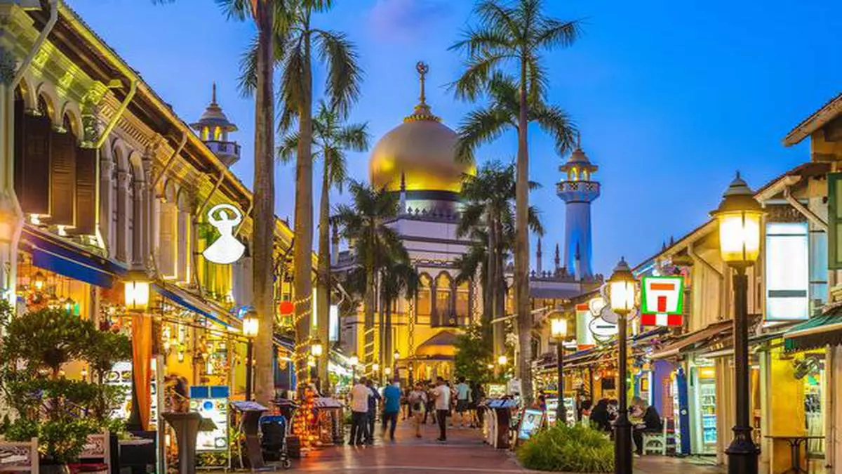 Kampong Glam: A Perfect Mix of History, Street Art, and Local Cuisine in Singapore