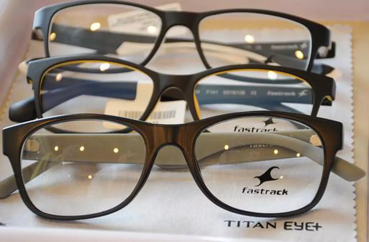 Titan glasses cheap price list