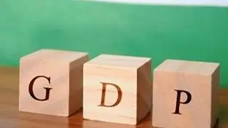  India’s economy grew by 7.4% in the fourth quarter of FY25, largely driven by a sharp 12.7% rise in net indirect taxes, according to a report by the State Bank of India. 