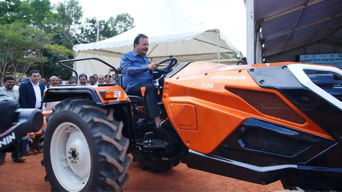 Karnataka Agri Minister inaugurates electric tractor mela in Bengaluru