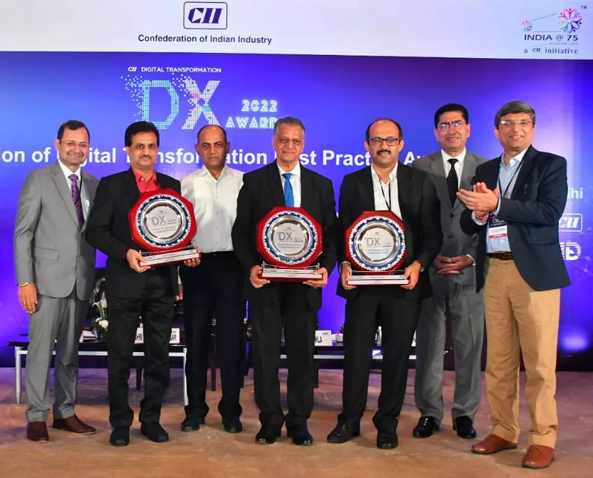 Mahabaleshwara MS (centre), Managing Director and Chief Executive Officer of Karnataka Bank, receives the ‘DX 2022 Award’