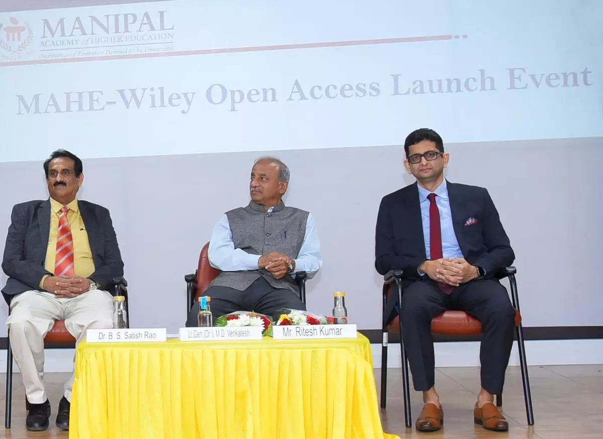 Lt Gen (retd) MD Venkatesh (middle), Vice-Chancellor of MAHE, and Ritesh Kumar (right), Country Lead for Wiley in India, are seen at an event to launch MAHE-Wiley open access agreement. 
