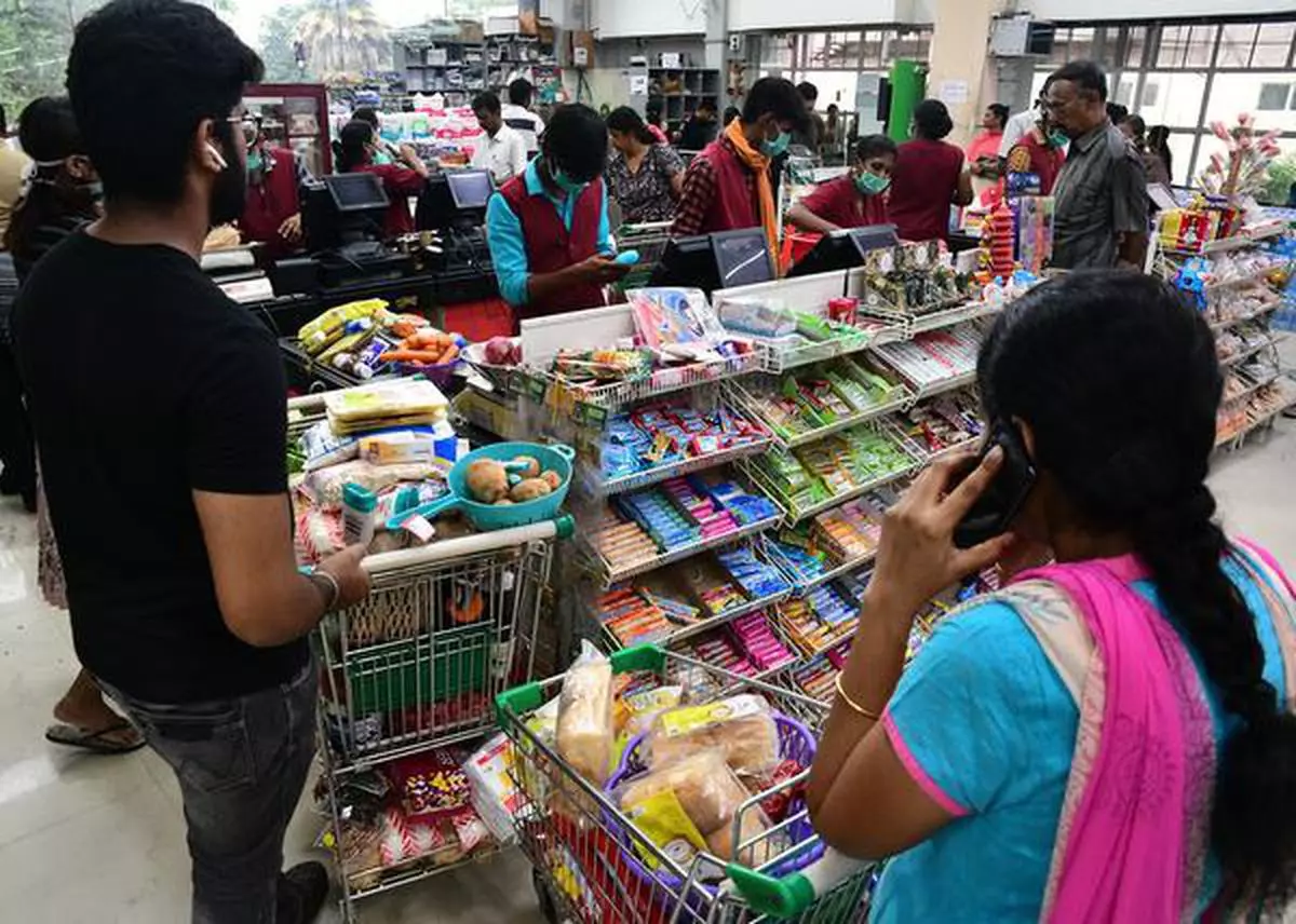 COIMBATORE, TAMIL NADU, 23/03/2020: Customers purchasing vegetables and grocery at Pazhamudir Nilayam supermarket in Coimbatore city on March 23 as the State Government announced implementation of Section 144 in the State from March 24 evening. PHOTO: S. Siva Saravanan
