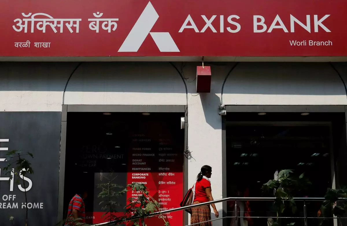 Max banks. Axis Bank.