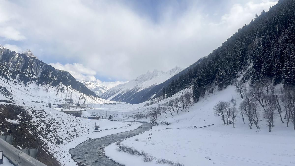 Dry weather hits water supply, tourism, and agriculture in Kashmir