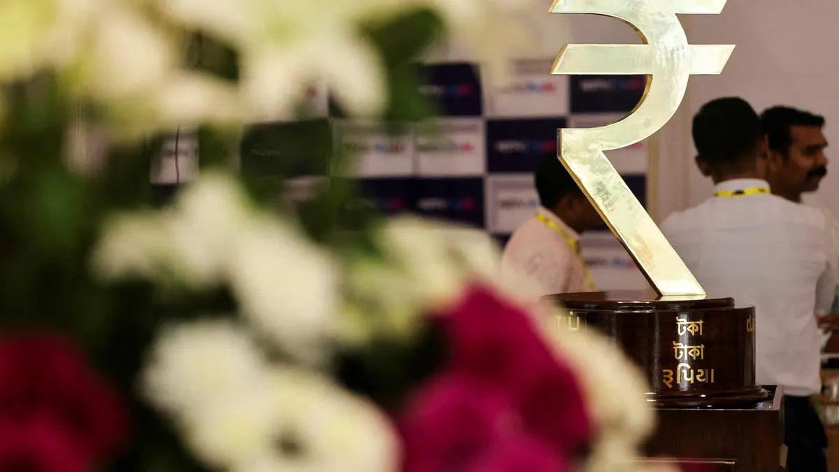 Rupee falls 2 paise to close at 85.25 against US dollar