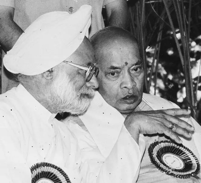 The Prime Minister, P. V. Narasimha Rao, is talking to the Union Finance Minister, Dr. Manmohan Singh, during the G. K. Reddy Memorial Awards ceremony in New Delhi on April 20, 1995.
 