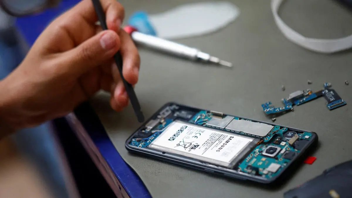 In a reversal, smartphone OEMs now turn attention to offline channel