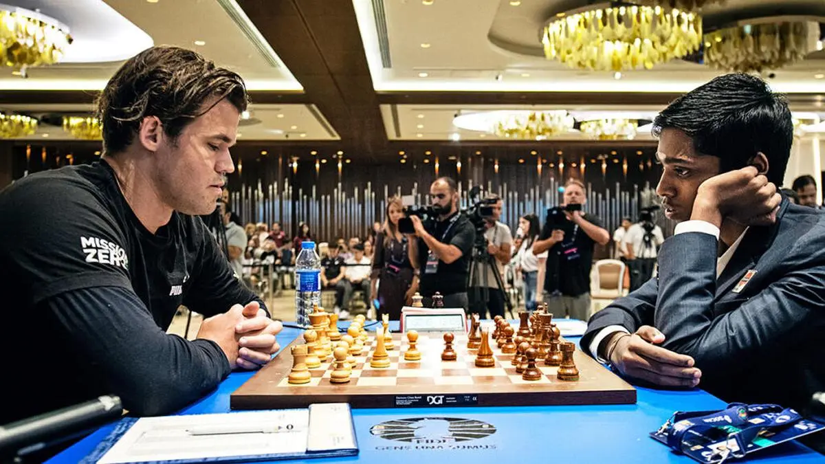 Chess World Cup final: Praggnanandhaa loses first tie-break game to Carlsen  - The Hindu BusinessLine