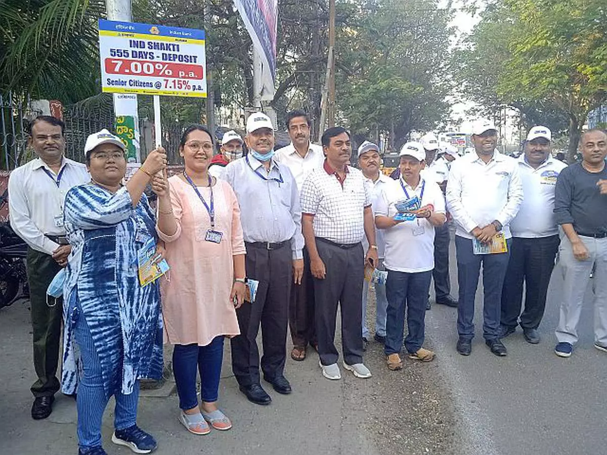 A group of Indian Bank employees holding placard that tells about Ind Shakti 555-days term deposit schem