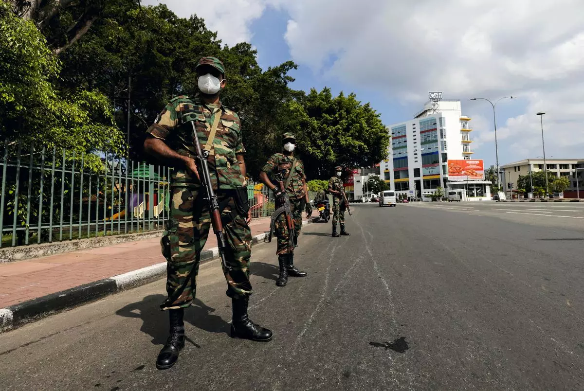 Sri Lankan army soldiers stand guard near Sri Lankan President Gotabaya Rajapaksa’s residence (file photo)