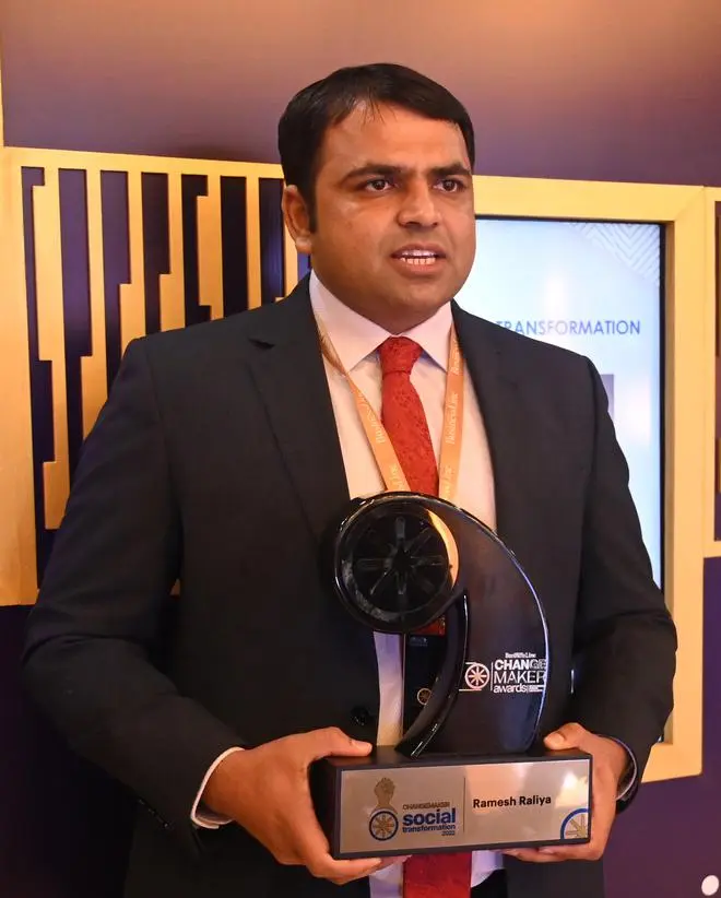 Ramesh Raliya, Scientist and Inventor of the Nano Urea, receiving the ChangeMaker Social Transformation award.
Photo : Bijoy Ghosh Ramesh Raliya, Scientist and Inventor of the Nano Urea, receiving the ChangeMaker Social Transformation award.
Photo : Bijoy Ghosh