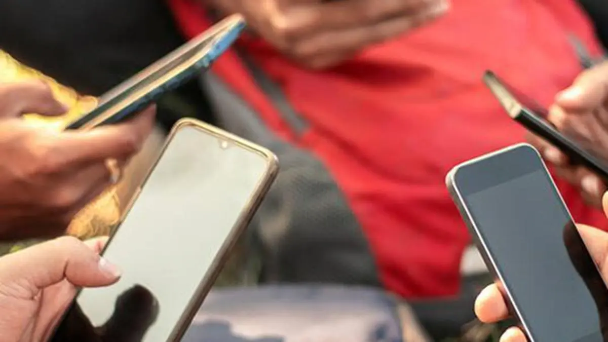 BSNL, Vodafone lose 1,00,707 and 3,59,199 subscribers respectively in July: TRAI data