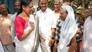 KK Shailaja meeting voters in Vadakara KK Shailaja meeting voters in Vadakara