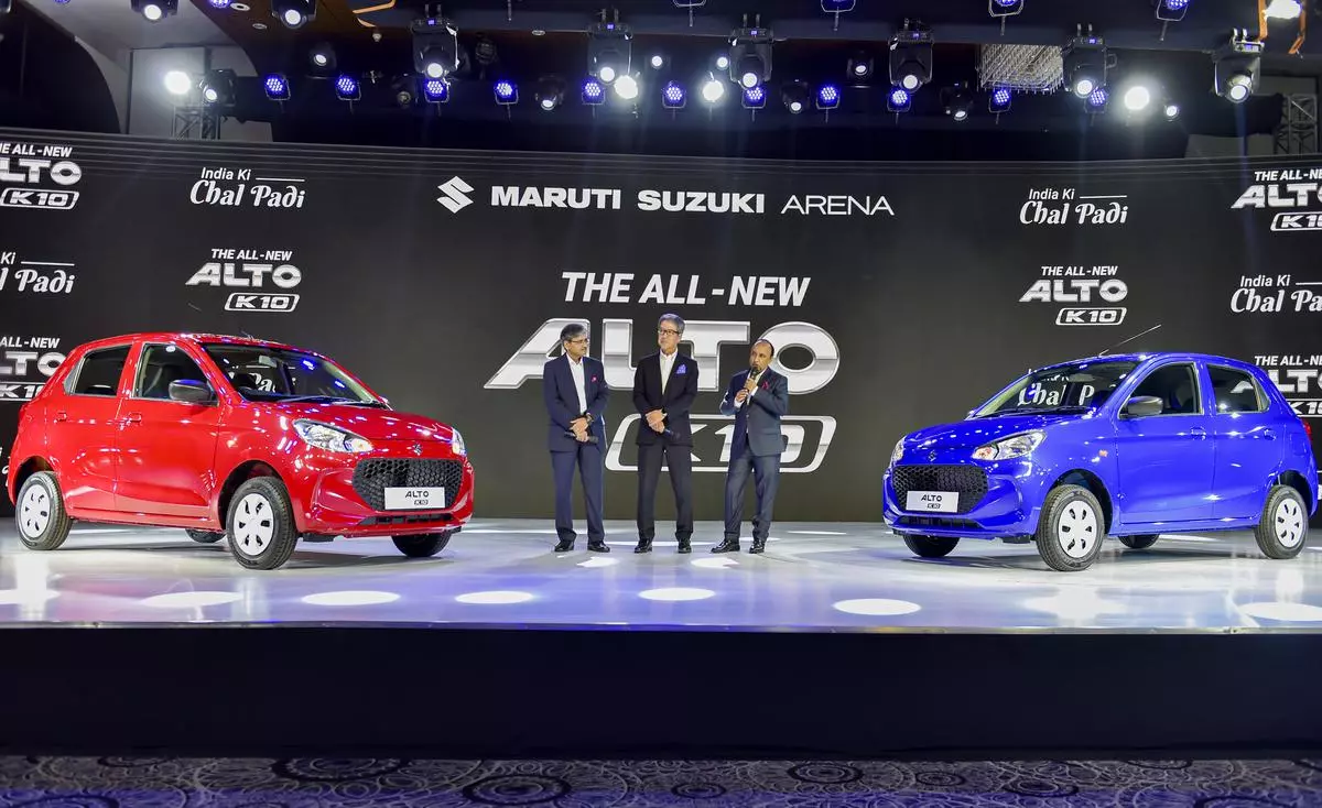 Maruti Suzuki India (MSIL) MD & CEO Hisashi Takeuchi with Senior Executive Director, Marketing & Sales, Shashank Srivastava (R) and Chief Technical Officer CV Raman (L) at the launch of the new Alto K10, in New Delhi, Thursday, Aug 18, 2022. 