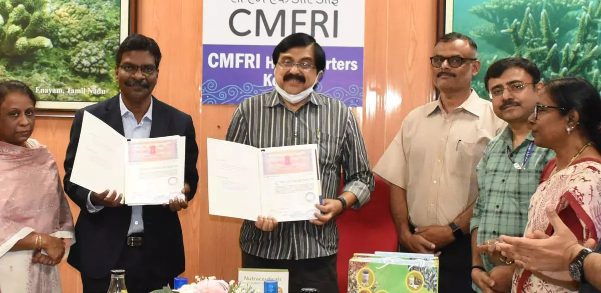 A Gopalakrishnan, CMFRI, director and Emineotech MD Evanjalist Pathrose exchanges license agreement for commercial production of CMFRI’s product CadalminTM LivCure extract  