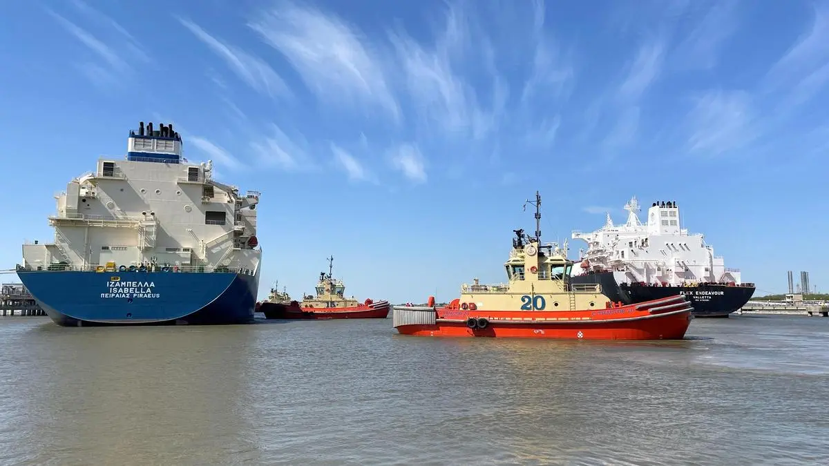 Navio-tanque de GNL sai de Ormuz para a Índia pela primeira vez desde o início da guerra