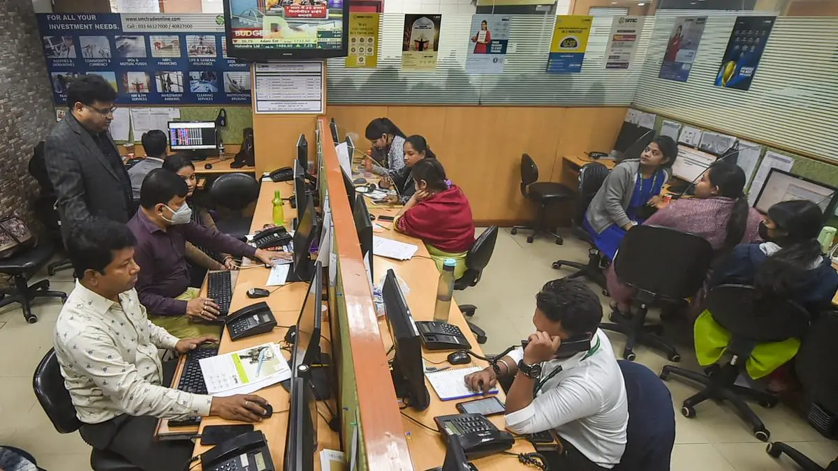 AIFs in a bind as SEBI’s demat deadline looms AIFs in a bind as SEBI’s demat deadline looms