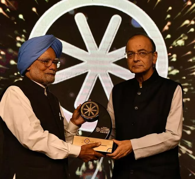 Former Prime Minister Dr Manmohan Singh handing the award for businessline Changemaker of the Year 2019 to then Finance Minister Arun Jaitley.