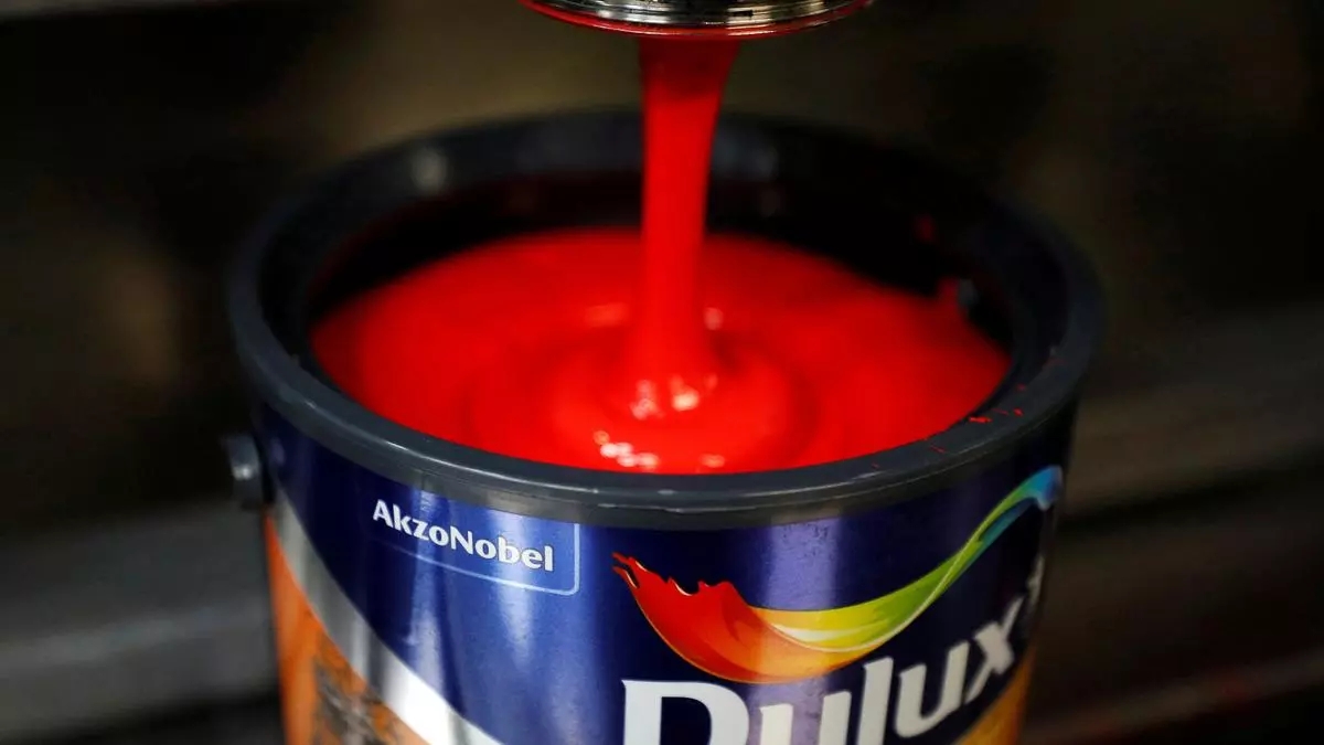 Akzo Nobel initiates second round of discussions with shortlisted bidders