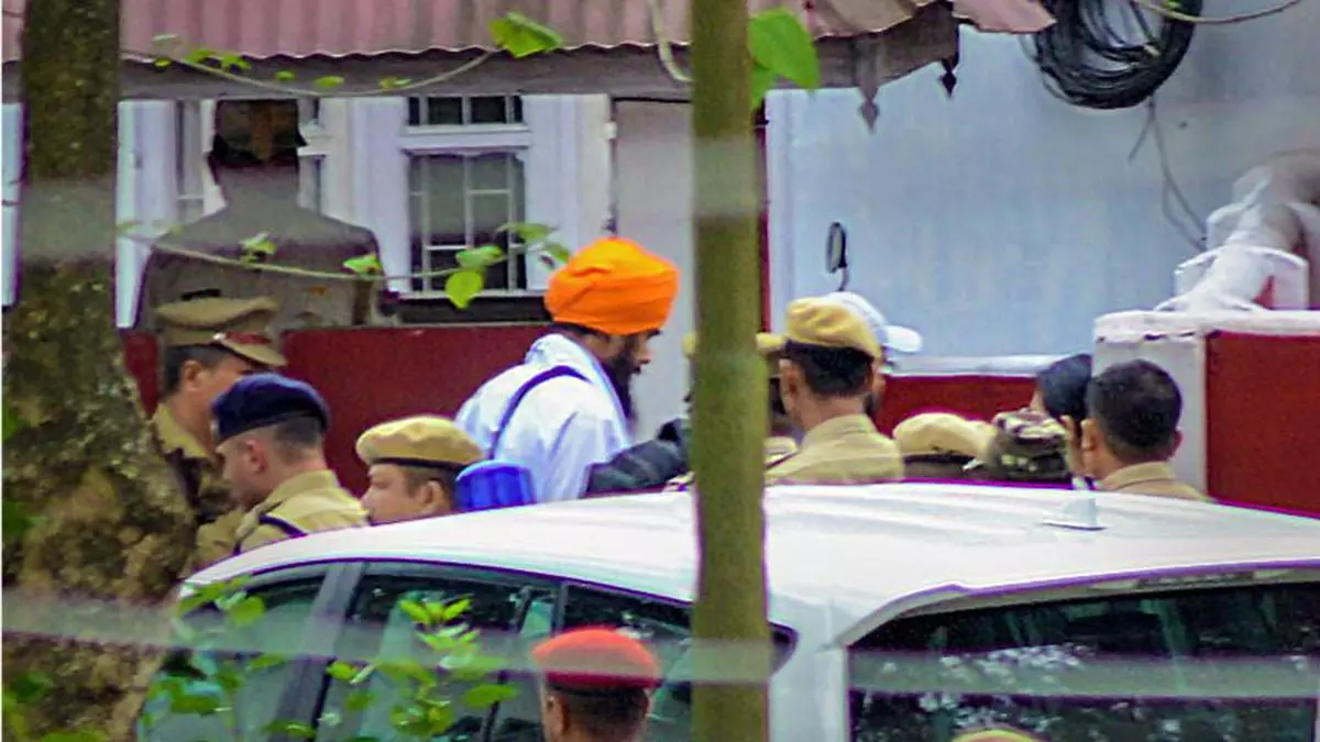 Khalistani radical preacher Amritpal Singh surrenders to Punjab police after a month-long chase thumbnail