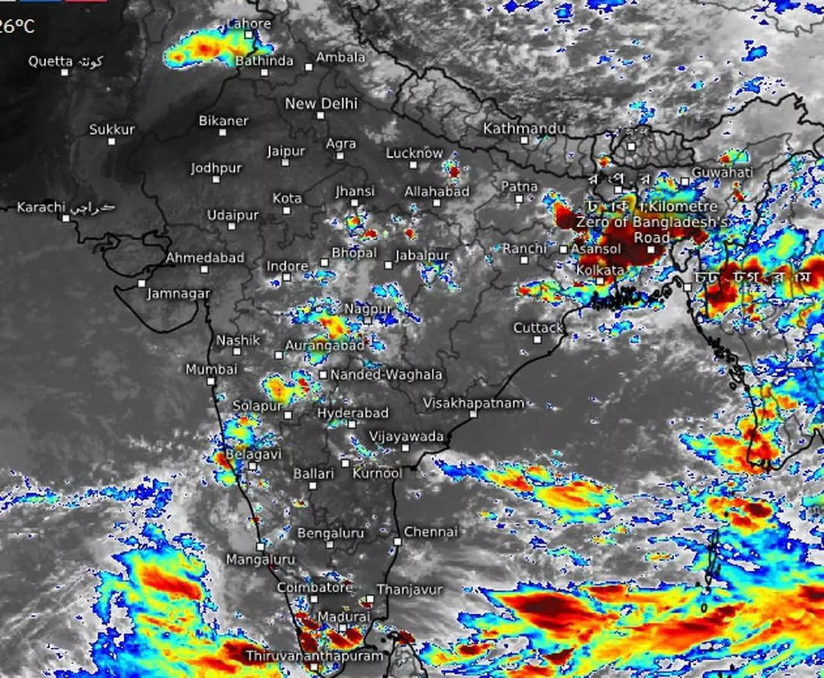 Satellite pictures on Monday afternoon showed heavy monsoon clouds rising in formation over both the Arabian Sea and the Bay of Bengal as a helpful atmospheric feature kept in wait both over the land and the waters. (meteologix.com)