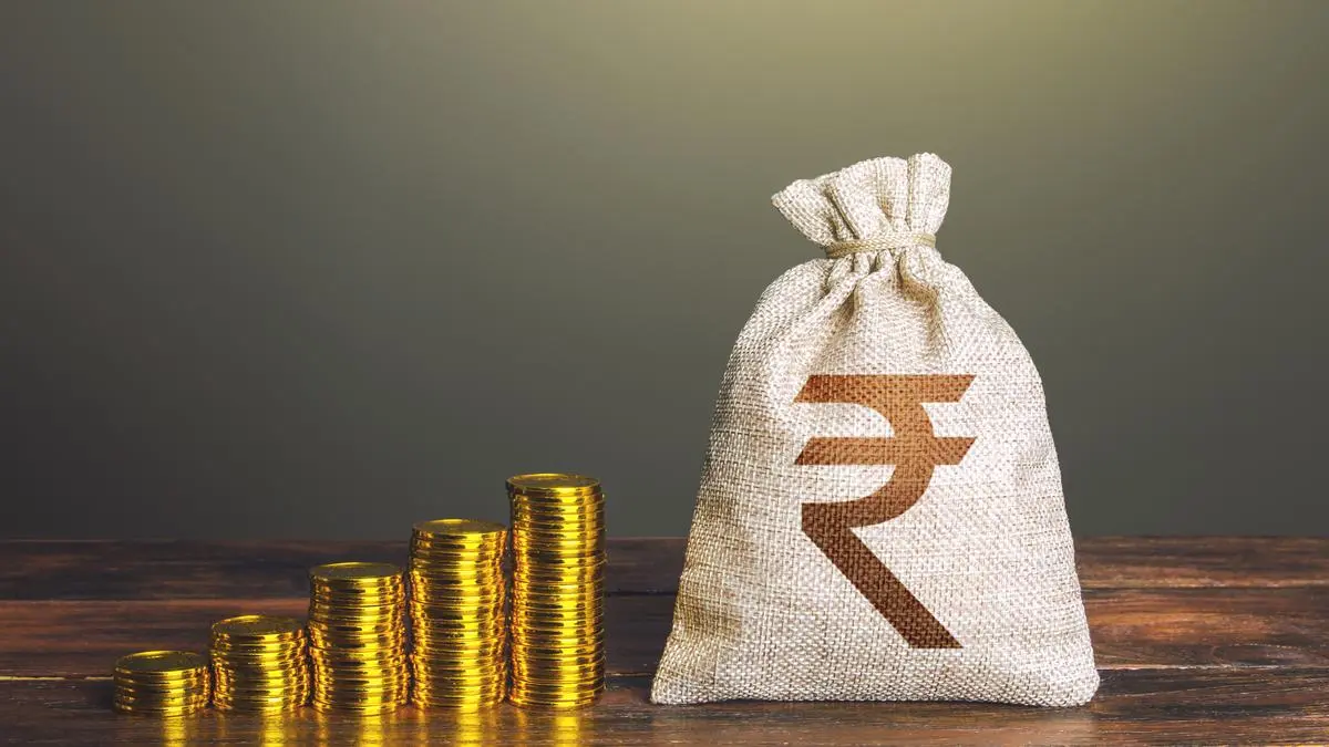 Rupee settles flat 85.40 against US dollar