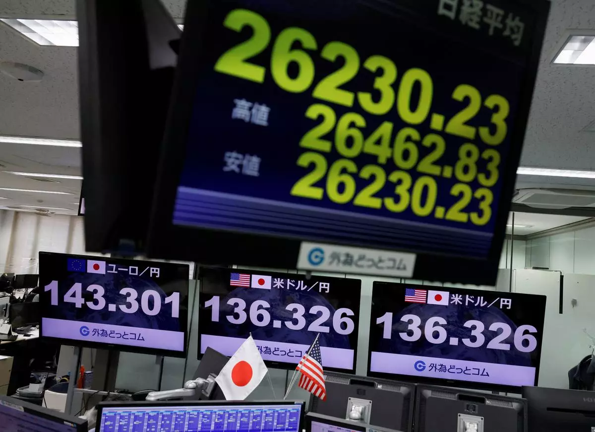 Monitors displaying the Japanese yen exchange rate against the U.S. dollar, the euro and Nikkei share average are seen at the foreign exchange trading company Gaitame.com in Tokyo, Japan June 22, 2022.  REUTERS/Issei Kato