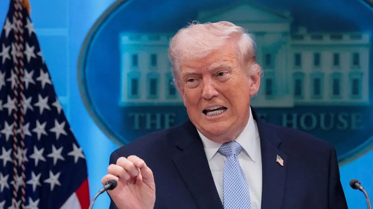 Trump threatens jail for journalist over report on US F-15 crash in Iran