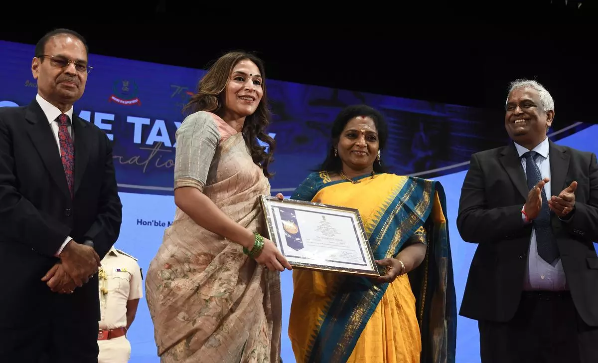 Aishwarya Rajinikanth received the award on behalf of her father 