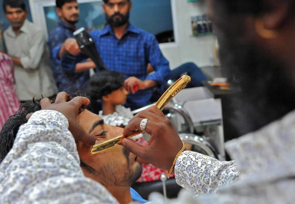 thehindubusinessline.com - Amrutanjan Healthcare forays into the razor market