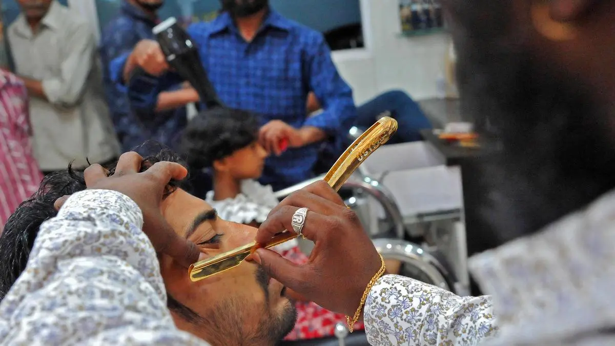 Amrutanjan Healthcare forays into the razor market