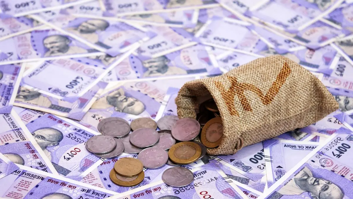 Rupee caught in tug-of-war between RBI-led unwinding, Trump's Iran deadline