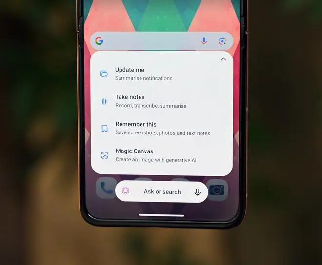 For Technofile : Moto Razr 60 Ultra.
Photo : Bijoy Ghosh
To go with Mahananda's review