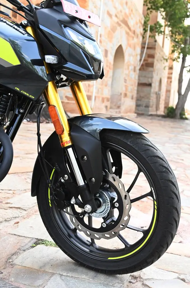 But the most striking change in the 160R 4V is the addition of the new KYB upside-down (USD) forks But the most striking change in the 160R 4V is the addition of the new KYB upside-down (USD) forks