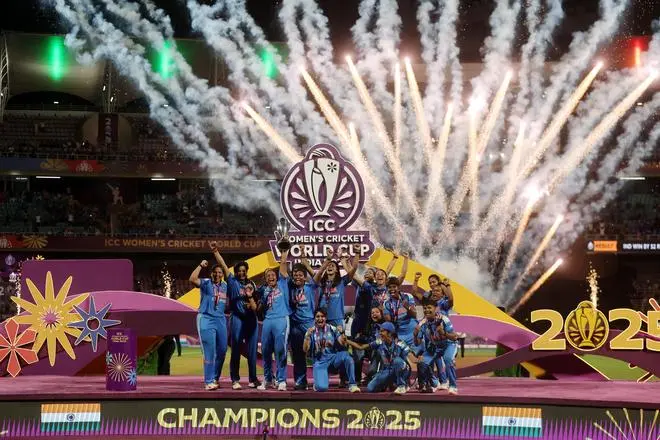  India players celebrate with the trophy after defeating South Africa to win their maiden ICC Women’s Cricket World Cup at the DY Patil Stadium in Navi Mumbai, India, November 2, 2025. REUTERS/Francis Mascarenhas