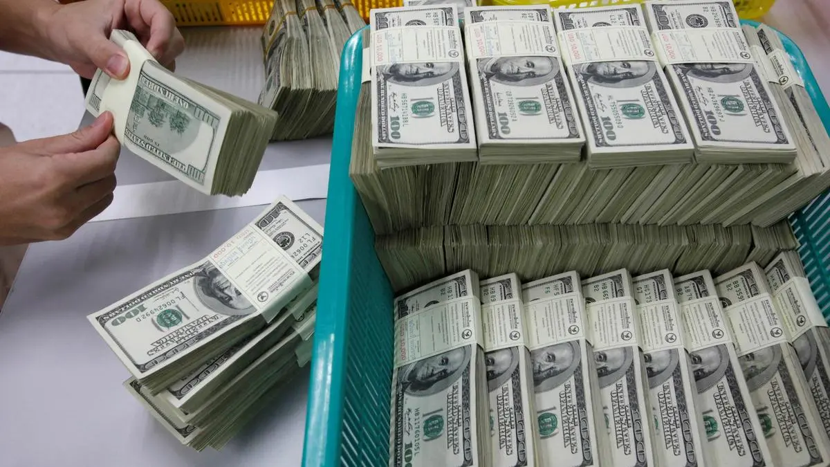 Dollar rides rising yields to largest weekly gain in two months