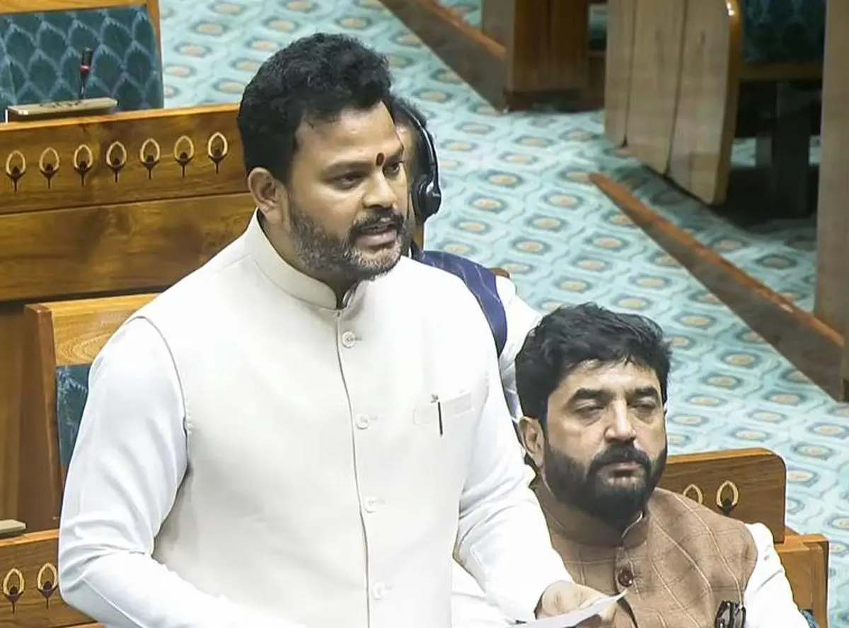 thehindubusinessline.com - Aviation Minister chairs review meeting with airlines on preparedness for winter fog