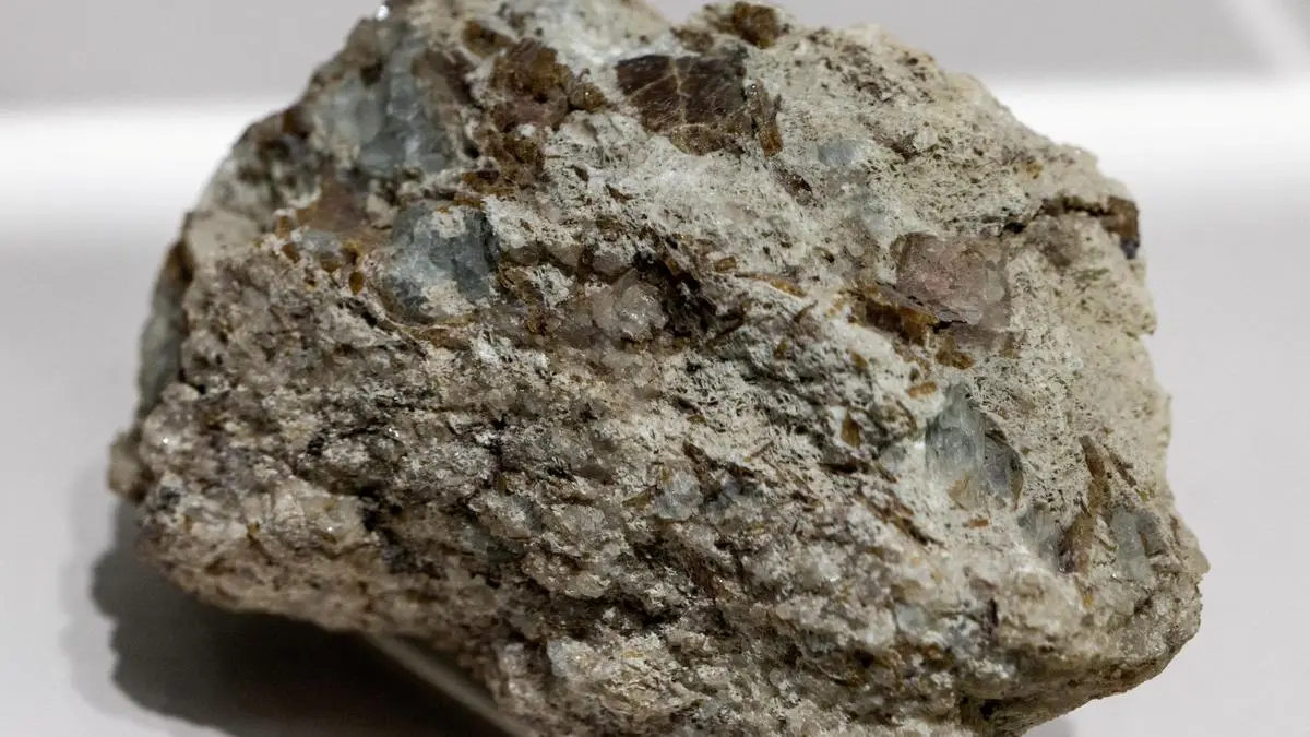 বিরল পৃথিবী কি এবং কেন তারা এত গুরুত্বপূর্ণ?