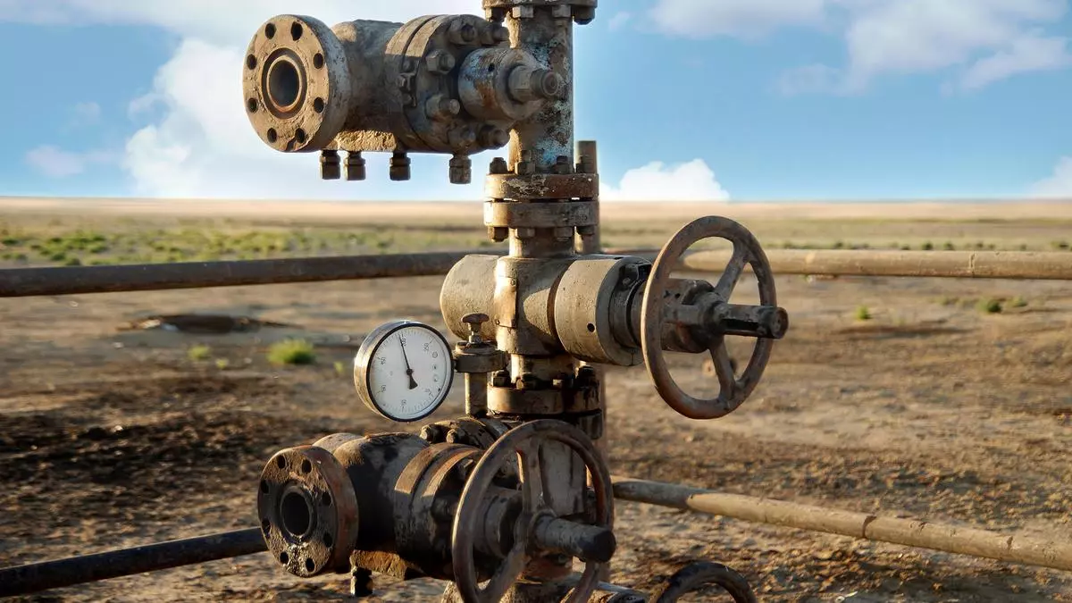 Supercritical carbon dioxide can flush out oil from depleting wells