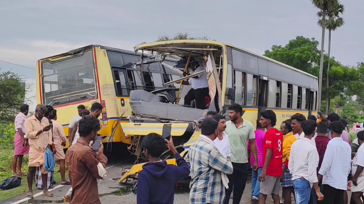 11 killed and over 25 injured in head-on collision between two state-run buses near Karaikudi