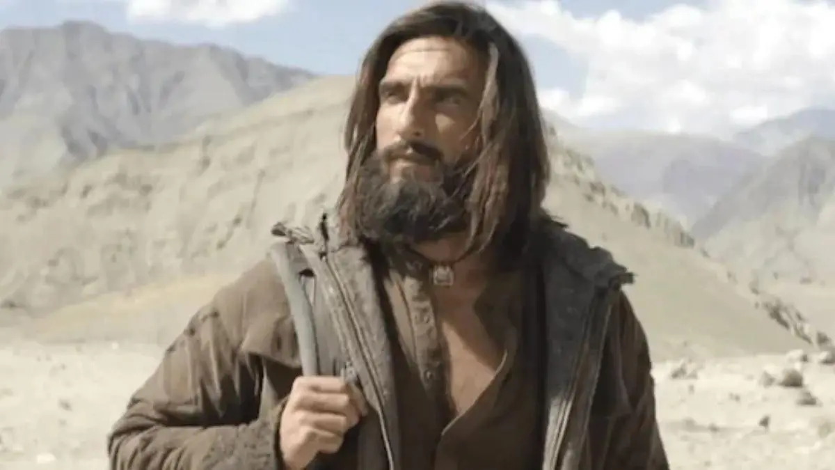 Dhurandhar storms into ₹300 crore club, boosts December quarter box office revenues