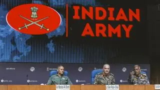 Nueva Delhi: General Director of Military Operations (DGMO) LT General Rajiv Ghai with the Marshal of Ak Bharti and the Vice Admiral and the PRMOD during a press conference on 'Operation Sindor', in New Delhi, Sunday, May 11, 2025. Khan) (PTI05_11_2025_000229A) Nueva Delhi: General Director of Military Operations (DGMO) LT General Rajiv Ghai with the Marshal of Ak Bharti and the Vice Admiral and the PRMOD during a press conference on 'Operation Sindor', in New Delhi, Sunday, May 11, 2025. Khan) (PTI05_11_2025_000229A)