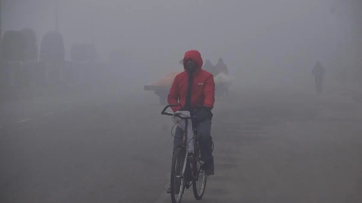 Cold wave grips Kashmir as dry spell triggers alarm over glaciers, tourism and hydropower