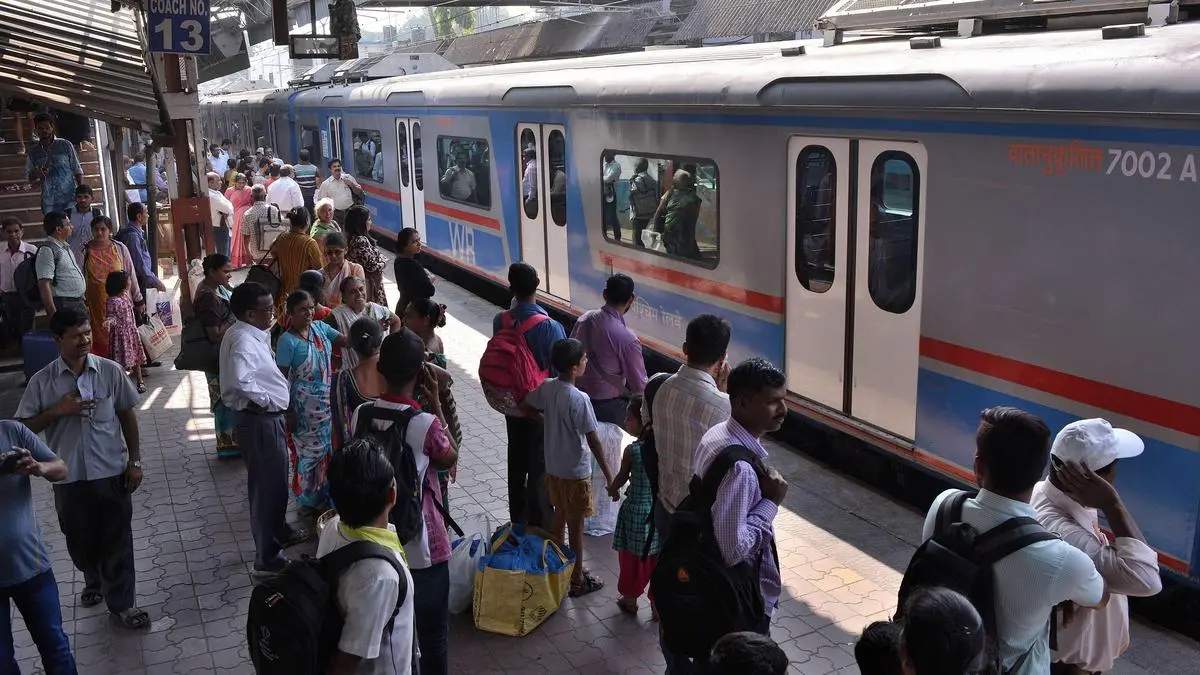 Google Maps and Yatri partner for real-time tracking of Mumbai local trains