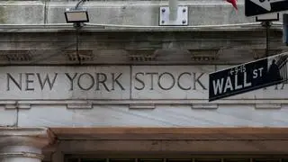 Some analysts raise more bearish US market outlook