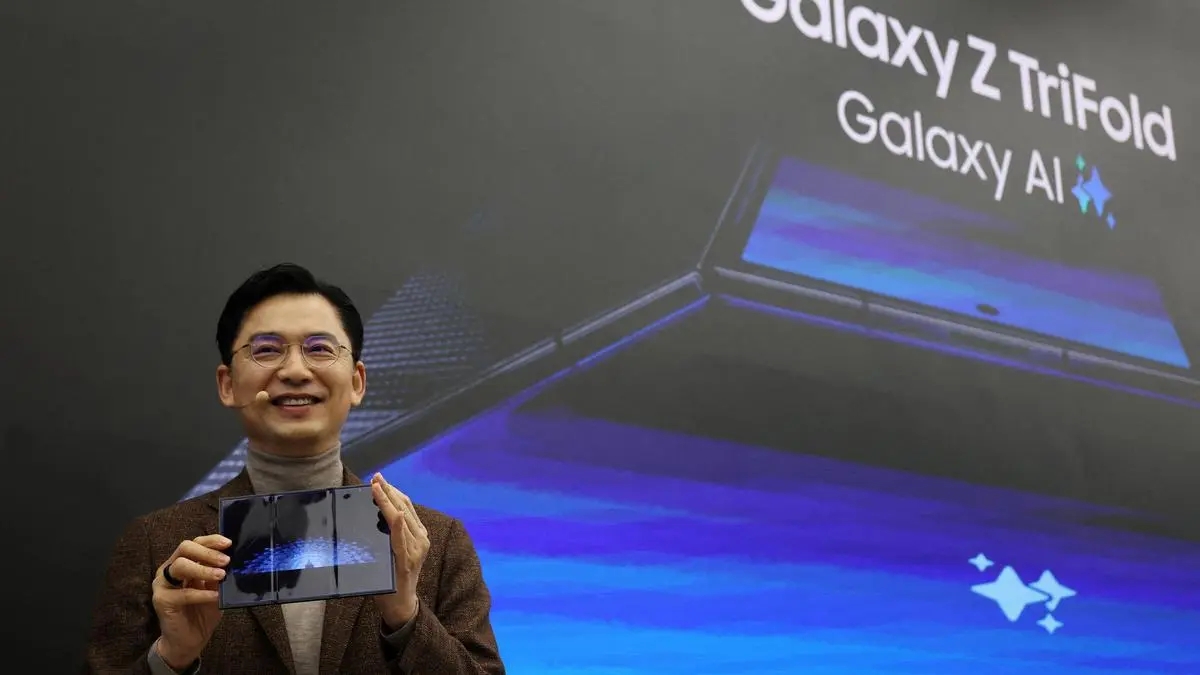 Samsung představuje první telefon s vícenásobným skládáním, konkurence se oživuje