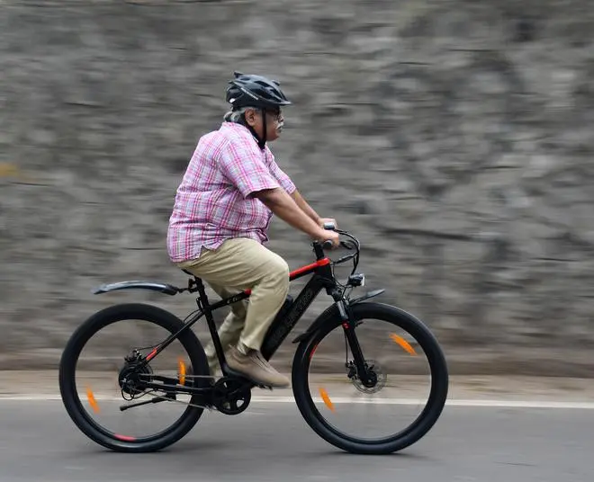 In city traffic, set at medium intensity, running on battery power alone, the charge was good for about 25 km In city traffic, set at medium intensity, running on battery power alone, the charge was good for about 25 km